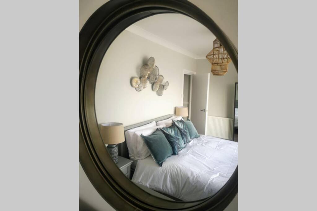 2Thevilla - Great Views, 3 Bedrooms, Parking, Central Location 伊尔弗勒科姆 外观 照片