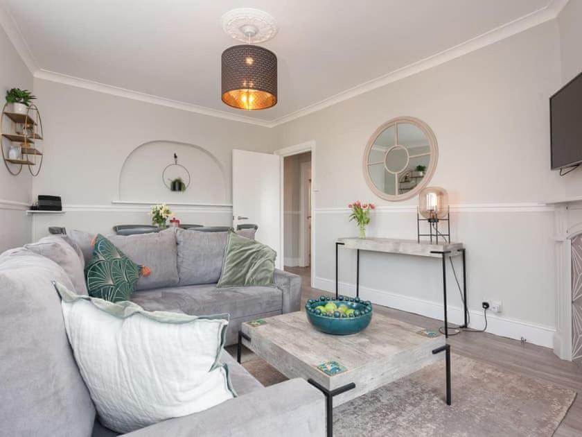 2Thevilla - Great Views, 3 Bedrooms, Parking, Central Location 伊尔弗勒科姆 外观 照片